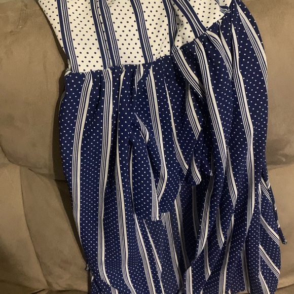 Short romper with long piece in back - Picture 2 of 2